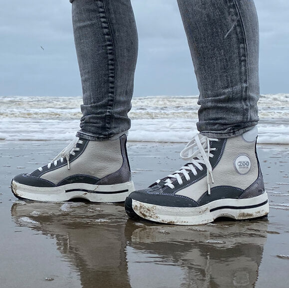 Kies voor vrolijke sneakers die bij jouw outfit passen